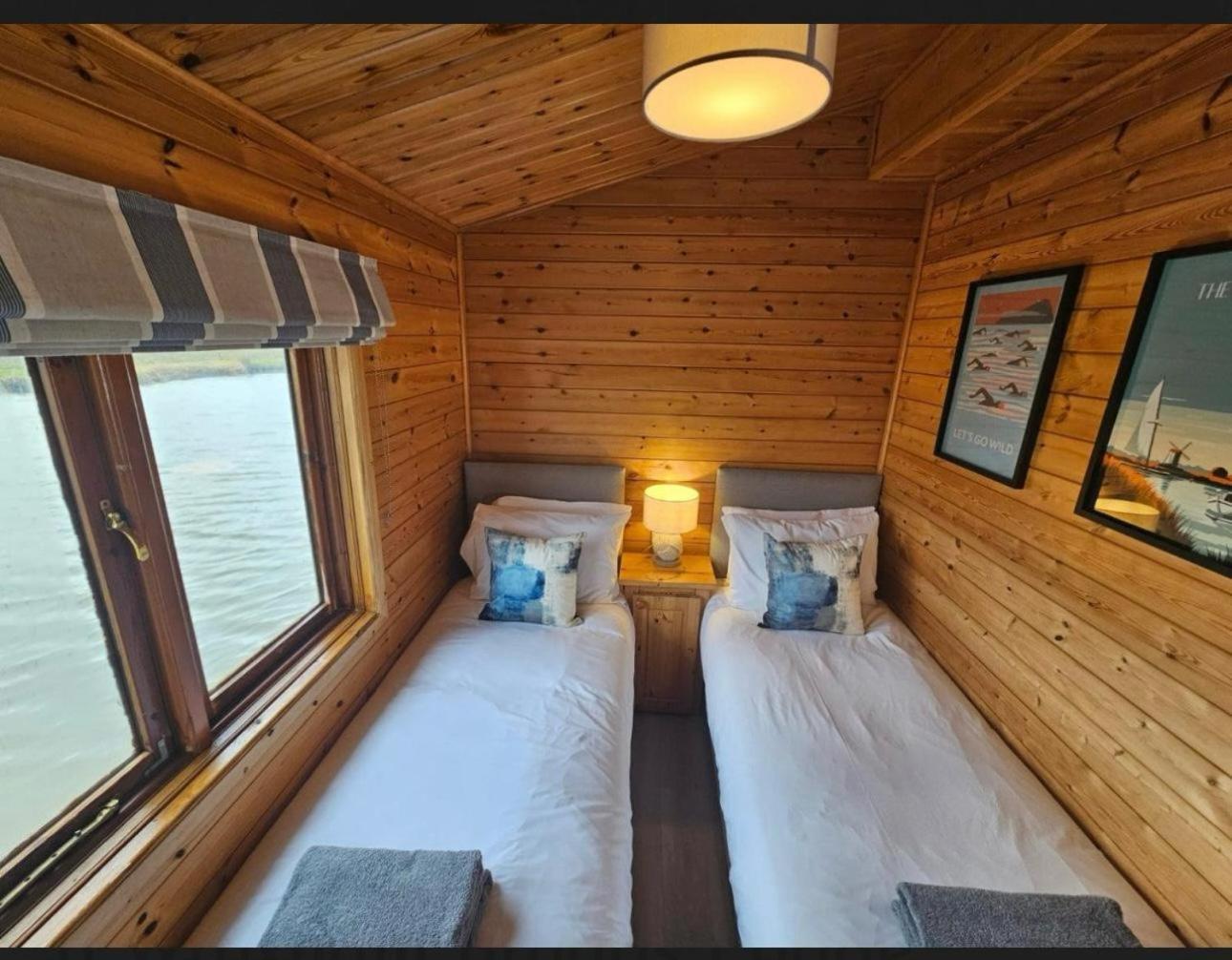 Hickling Broads Lodge Houseboat Stalham Exteriör bild