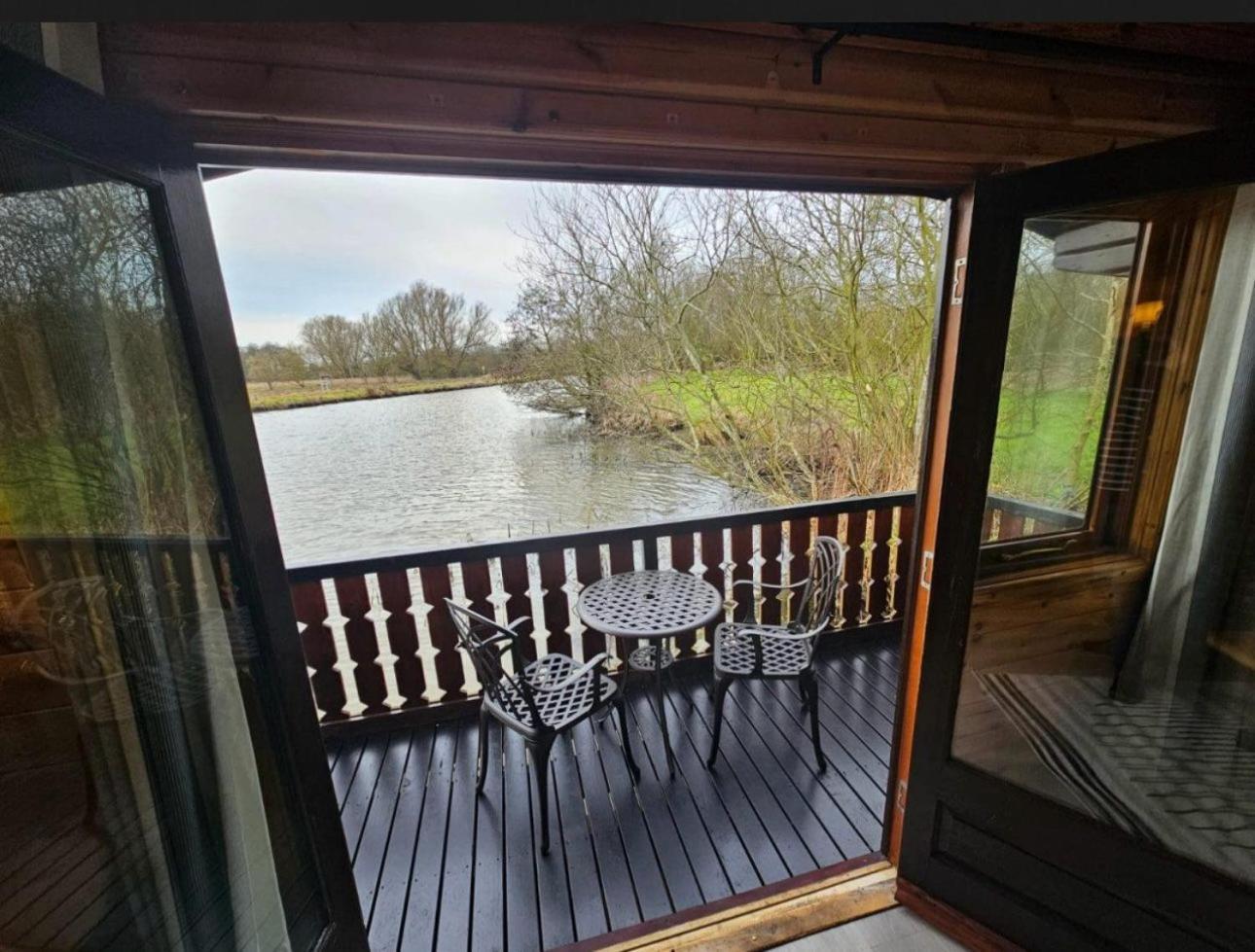 Hickling Broads Lodge Houseboat Stalham Exteriör bild