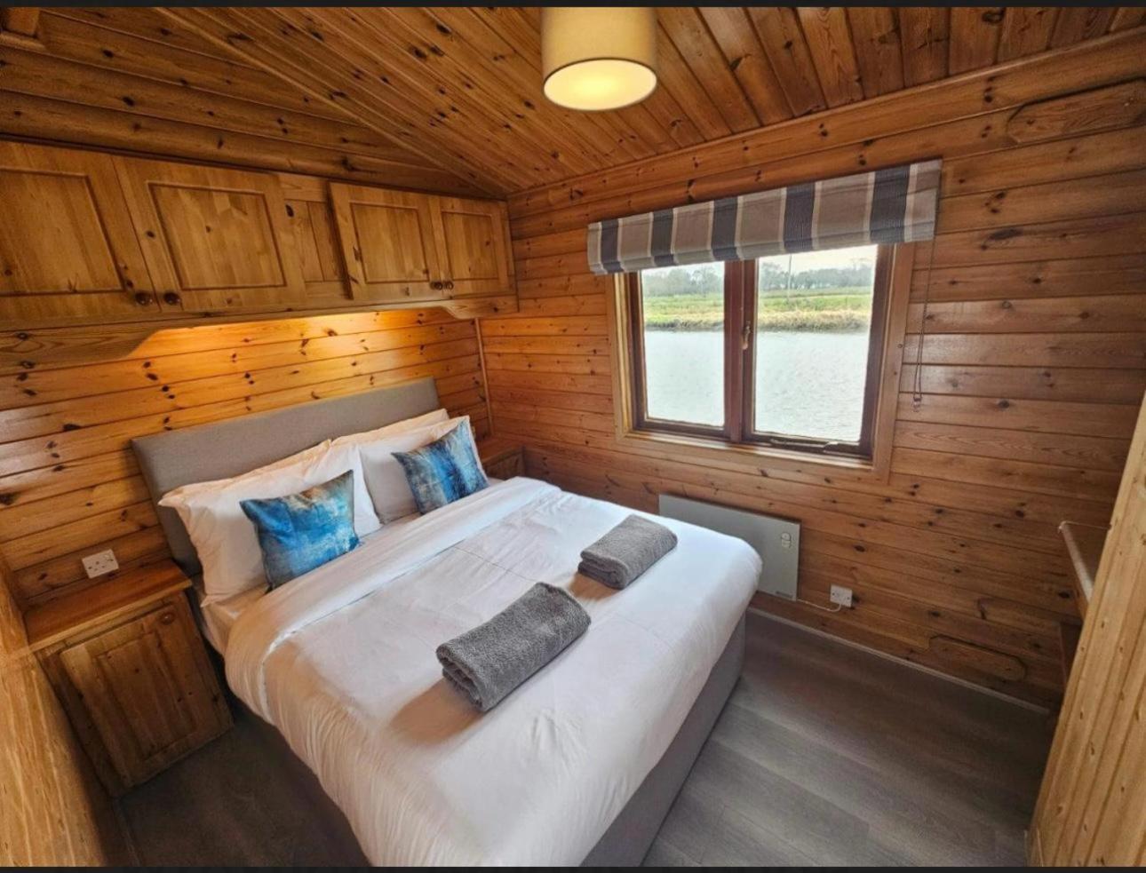 Hickling Broads Lodge Houseboat Stalham Exteriör bild